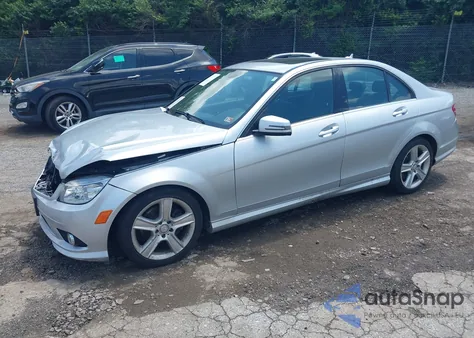 2010 Mercedes-Benz C 300 Luxury 4Matic/Sport 4Matic z USA, uszkodzony, nr VIN WDDGF8BB7AF480620